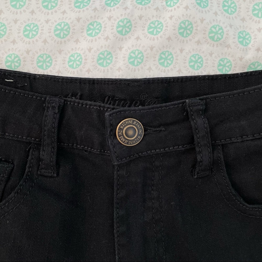 Black High-Waisted Shorts with Frayed Hem - Picture 4 of 12